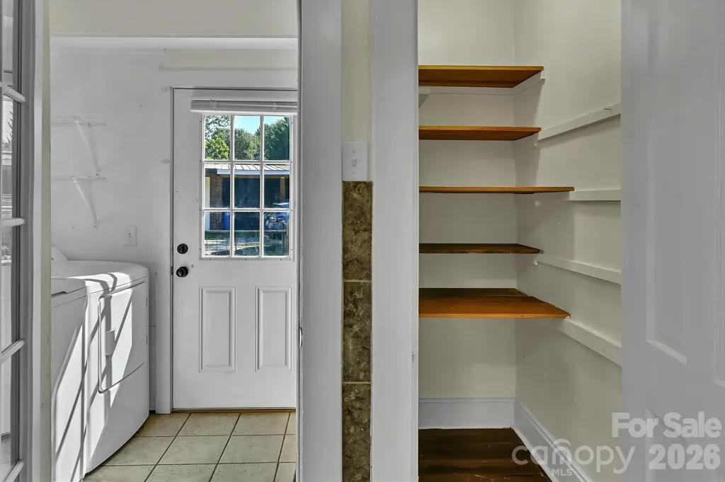 10 Enka Oak Street Candler NC 28715