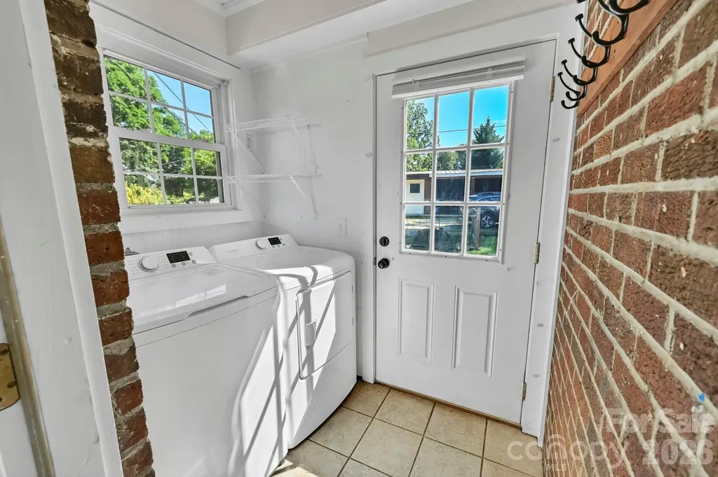 10 Enka Oak Street Candler NC 28715