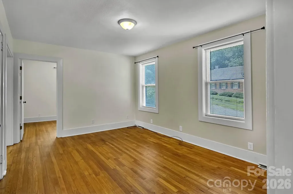 10 Enka Oak Street Candler NC 28715