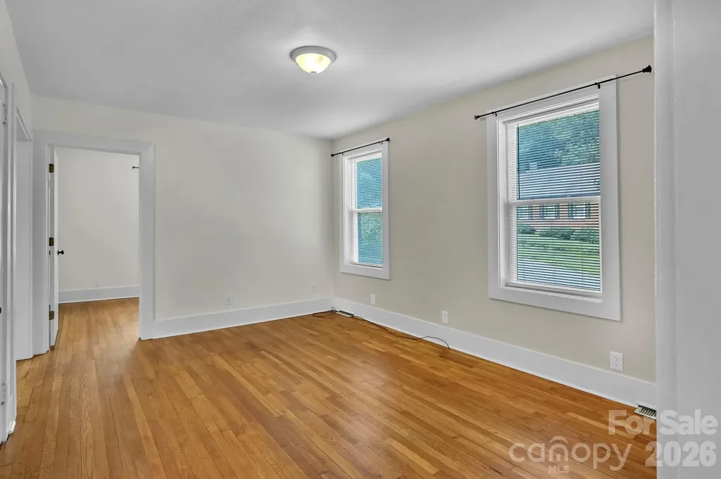 10 Enka Oak Street Candler NC 28715