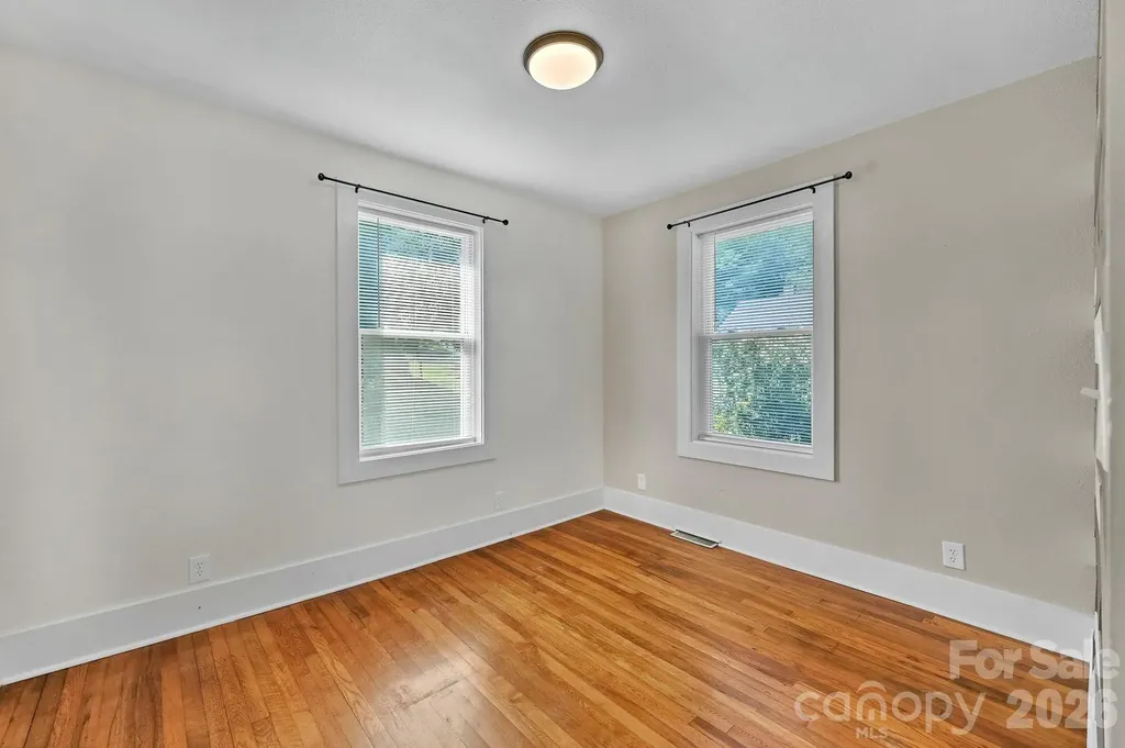 10 Enka Oak Street Candler NC 28715