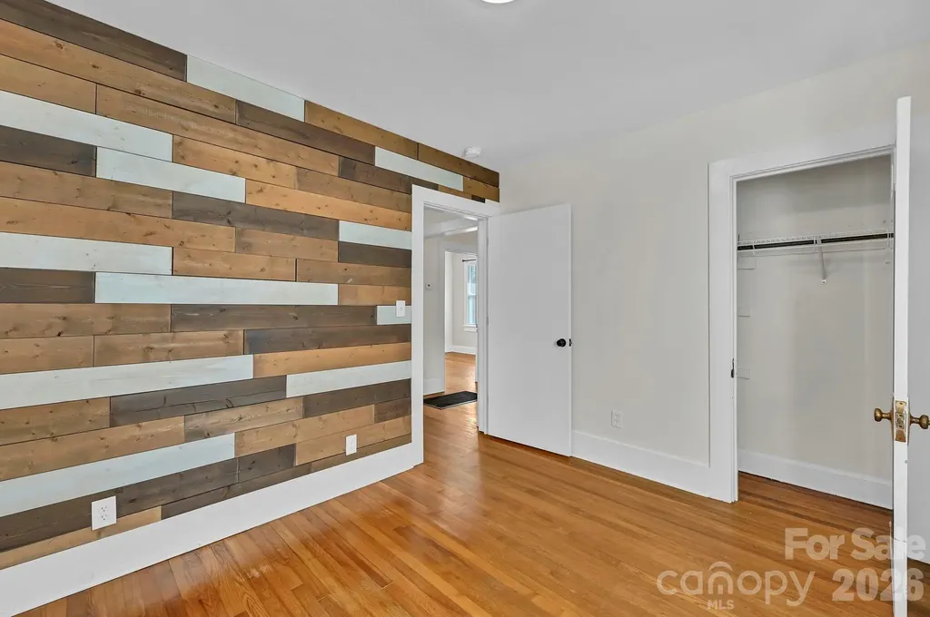 10 Enka Oak Street Candler NC 28715