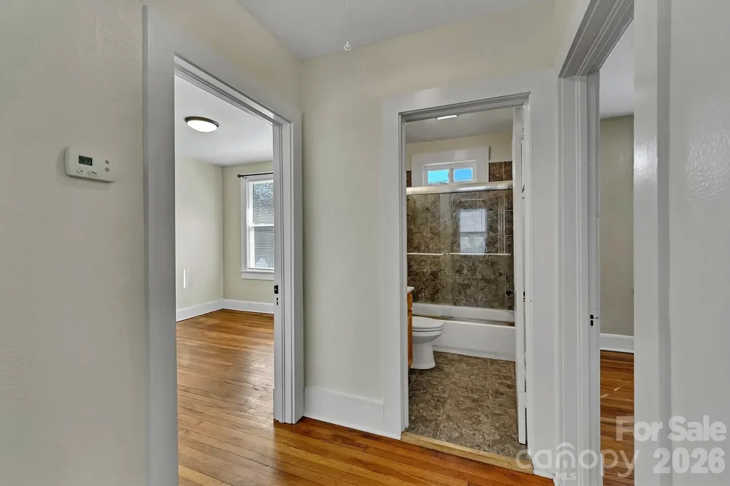 10 Enka Oak Street Candler NC 28715