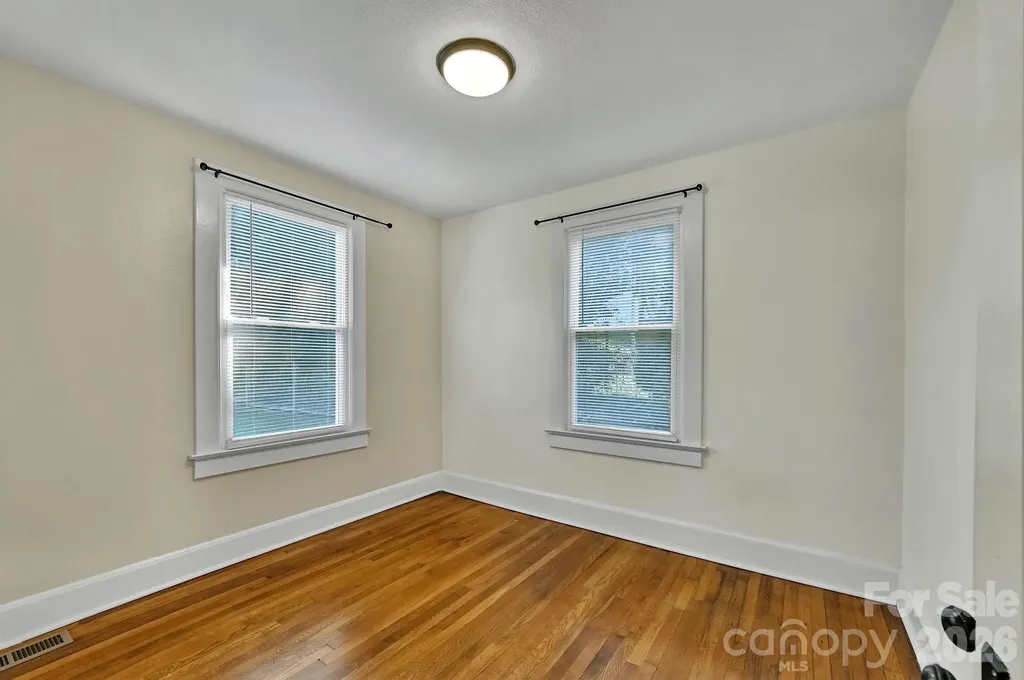 10 Enka Oak Street Candler NC 28715