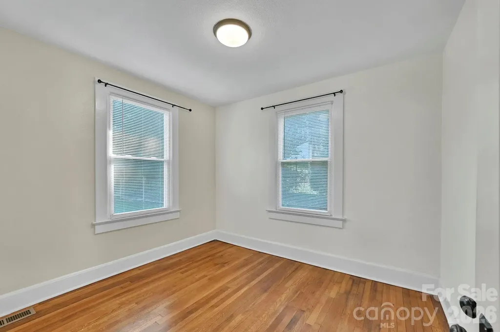 10 Enka Oak Street Candler NC 28715
