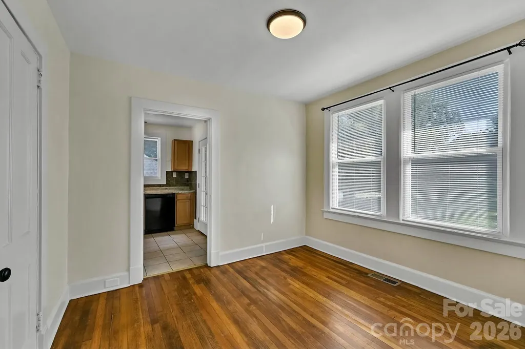10 Enka Oak Street Candler NC 28715
