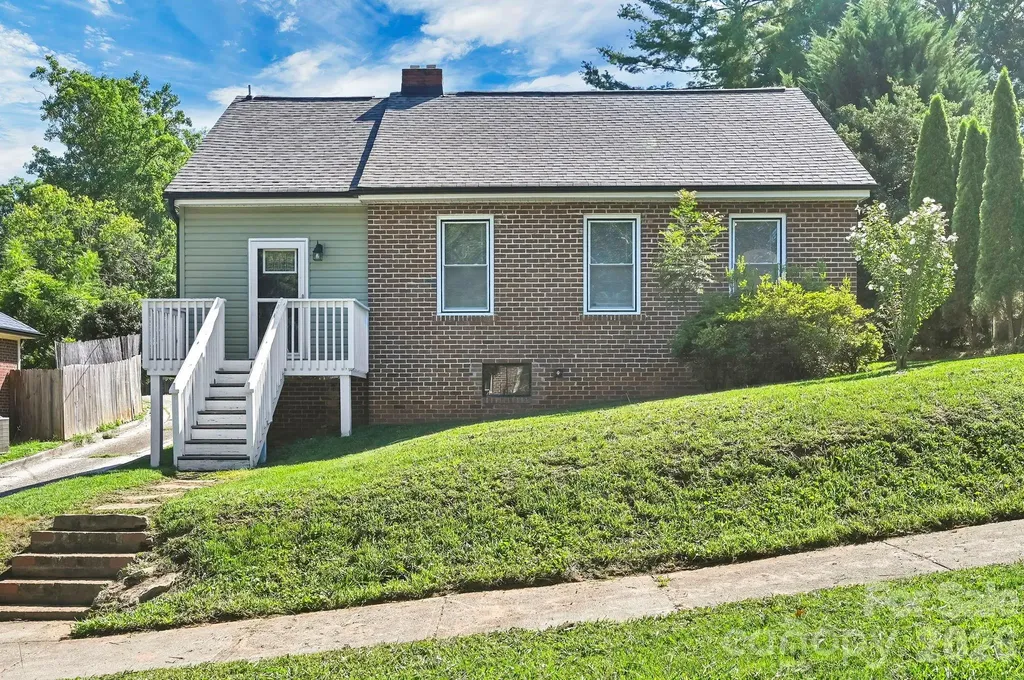 10 Enka Oak Street Candler NC 28715