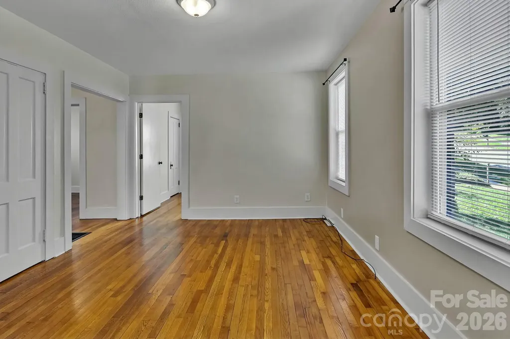 10 Enka Oak Street Candler NC 28715