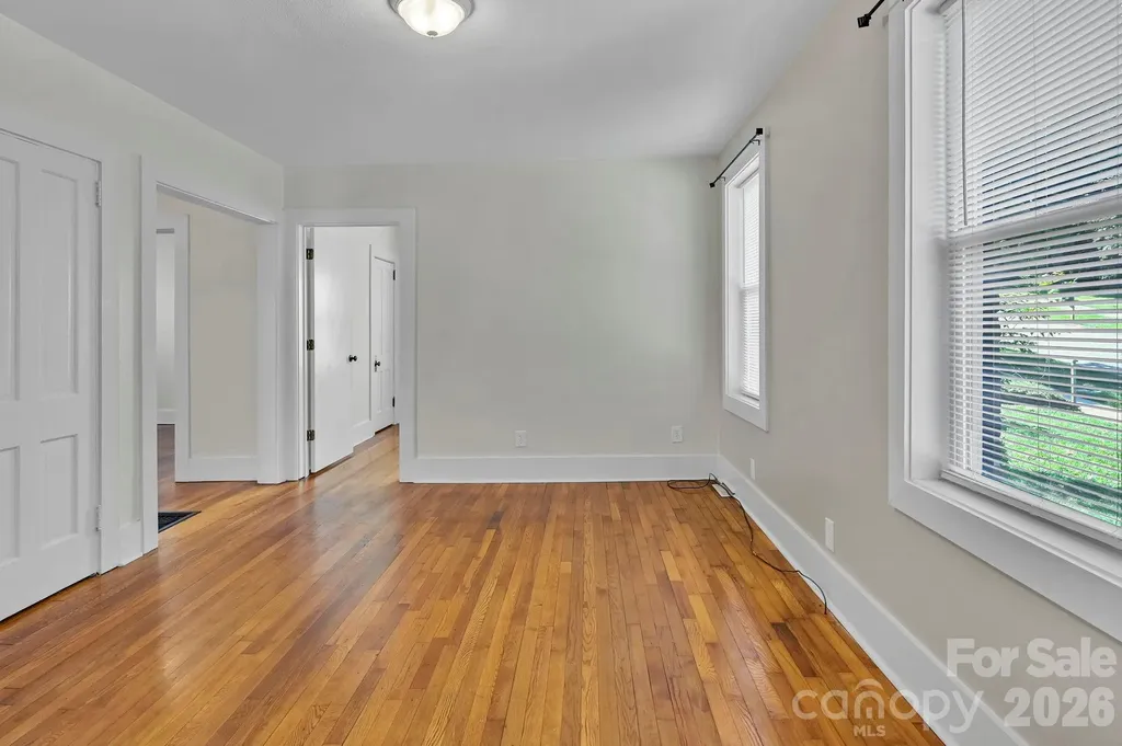 10 Enka Oak Street Candler NC 28715