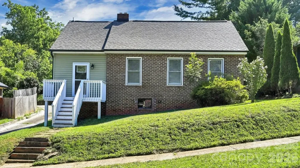 10 Enka Oak Street Candler NC 28715