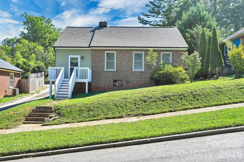 10 Enka Oak Street Candler NC 28715
