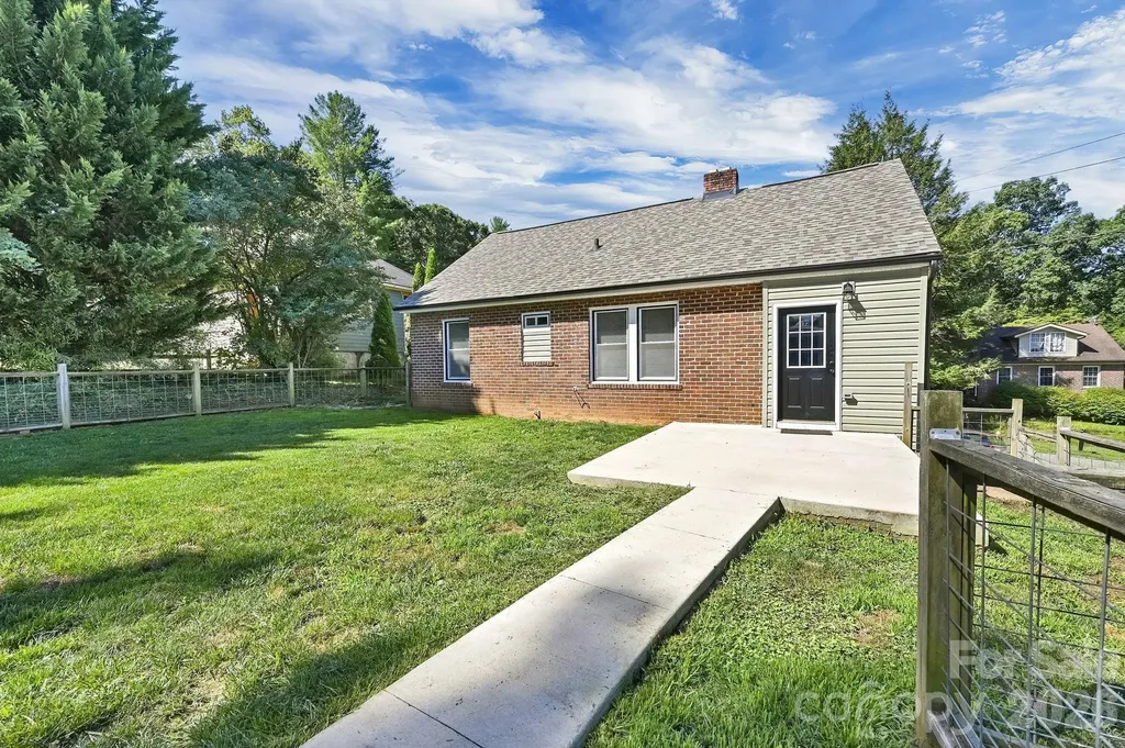 10 Enka Oak Street Candler NC 28715