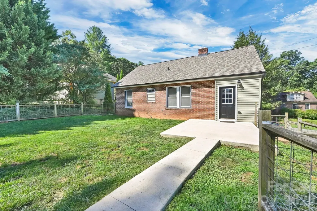 10 Enka Oak Street Candler NC 28715