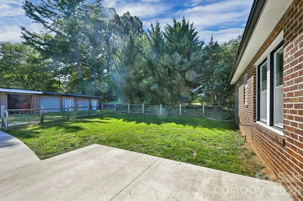 10 Enka Oak Street Candler NC 28715