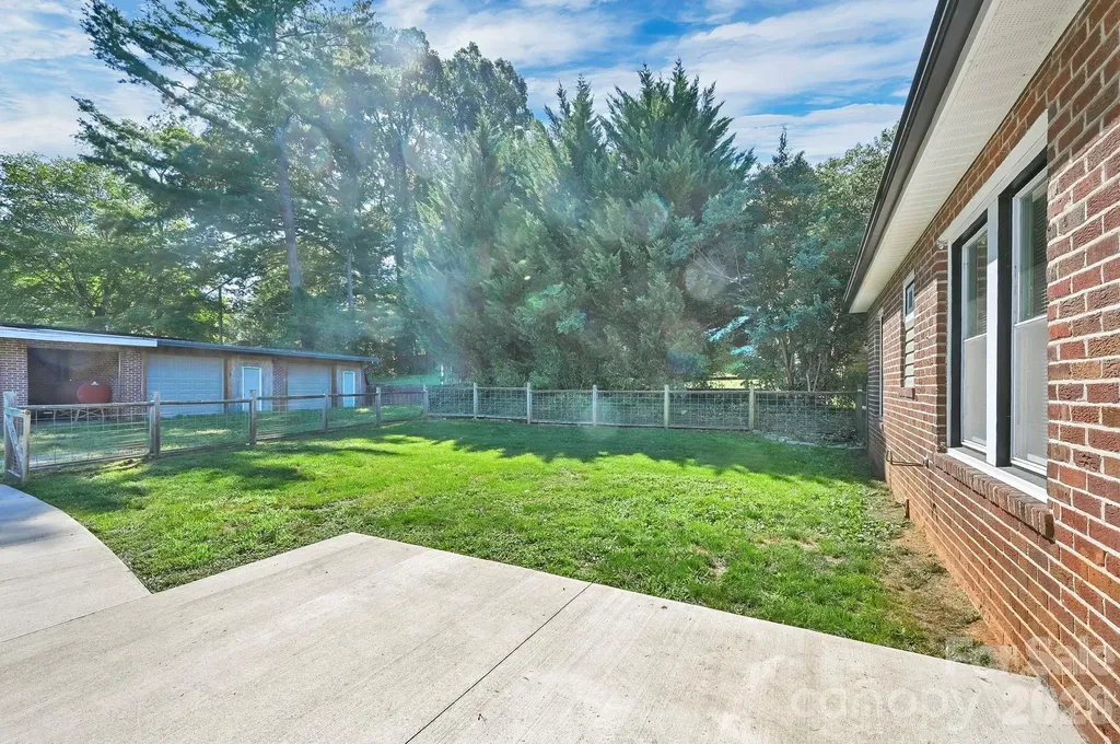 10 Enka Oak Street Candler NC 28715
