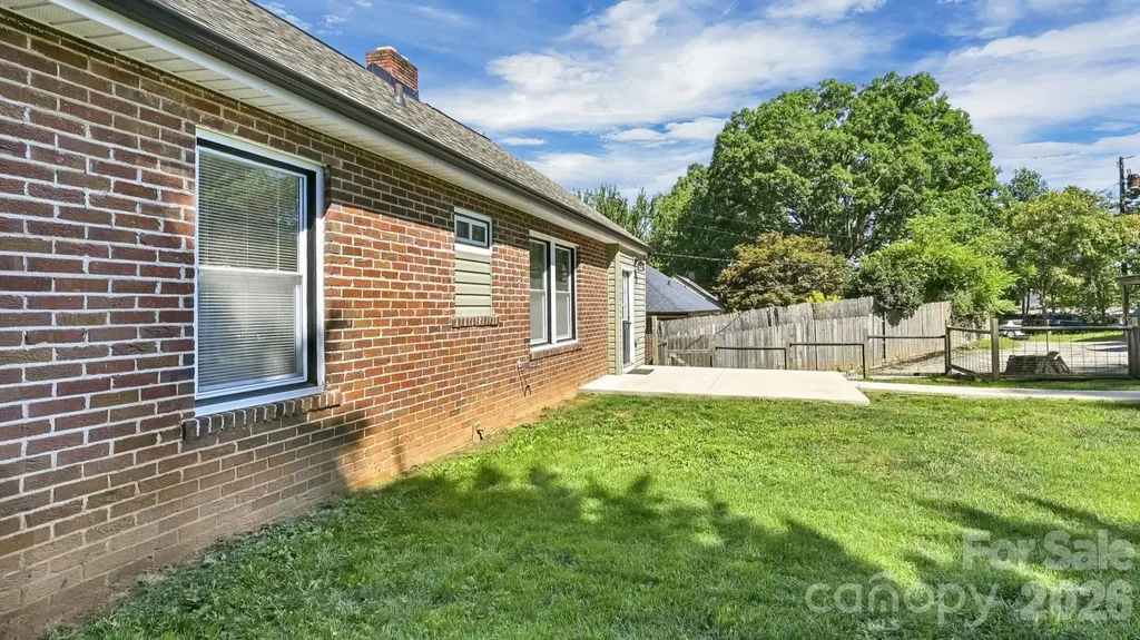 10 Enka Oak Street Candler NC 28715