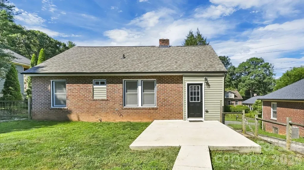 10 Enka Oak Street Candler NC 28715