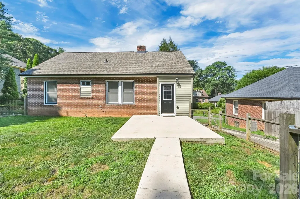 10 Enka Oak Street Candler NC 28715