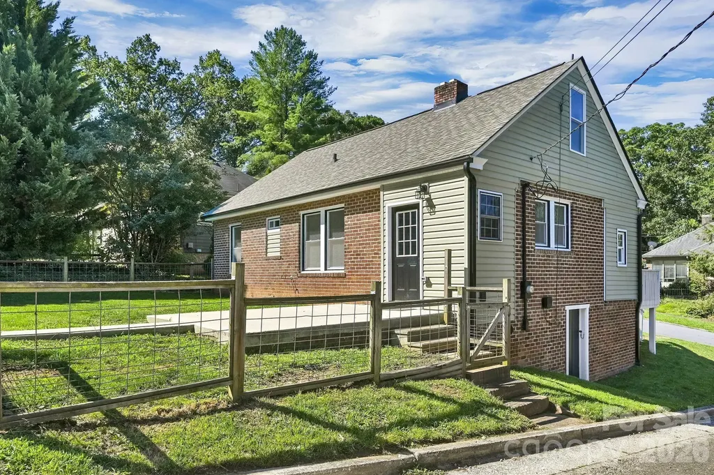 10 Enka Oak Street Candler NC 28715