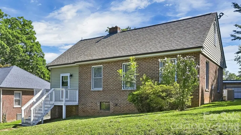 10 Enka Oak Street Candler NC 28715
