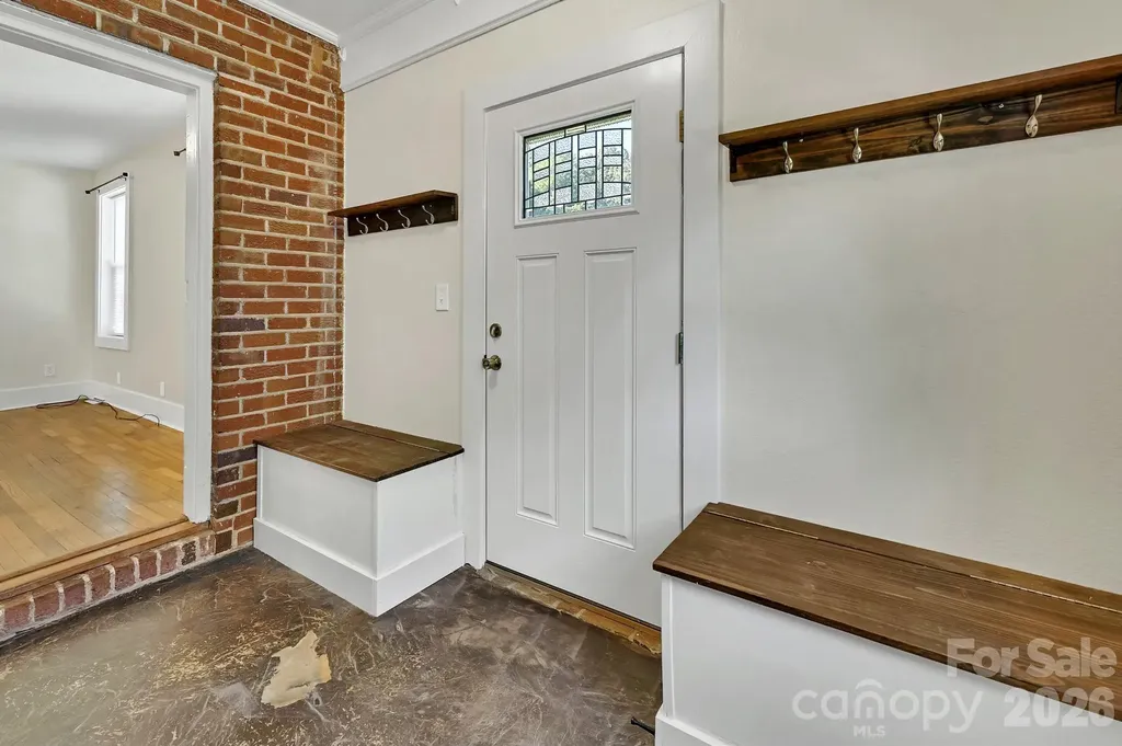 10 Enka Oak Street Candler NC 28715