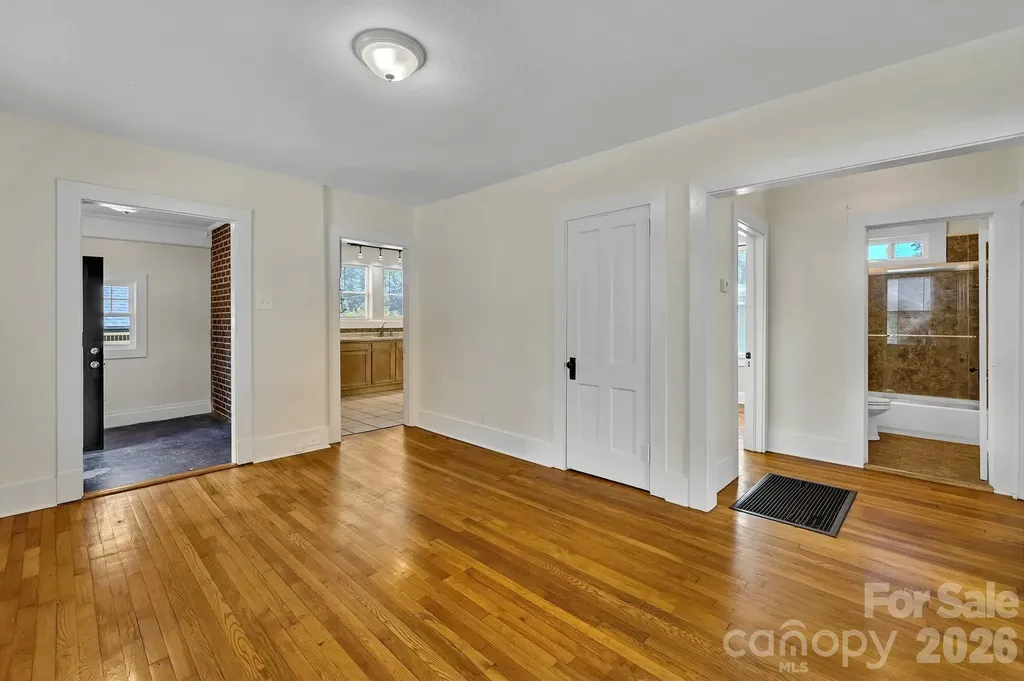 10 Enka Oak Street Candler NC 28715