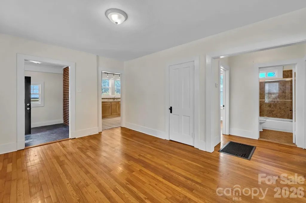 10 Enka Oak Street Candler NC 28715