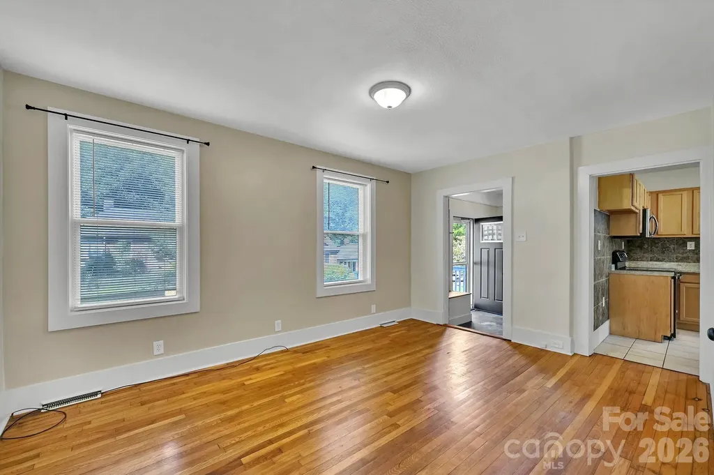 10 Enka Oak Street Candler NC 28715