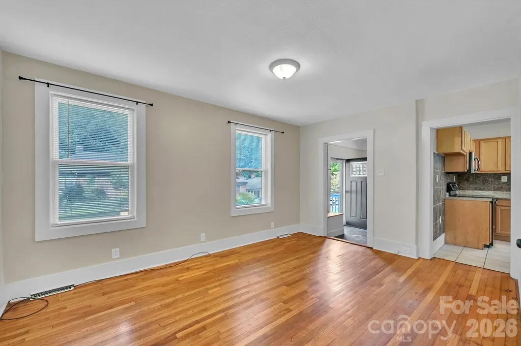 10 Enka Oak Street Candler NC 28715