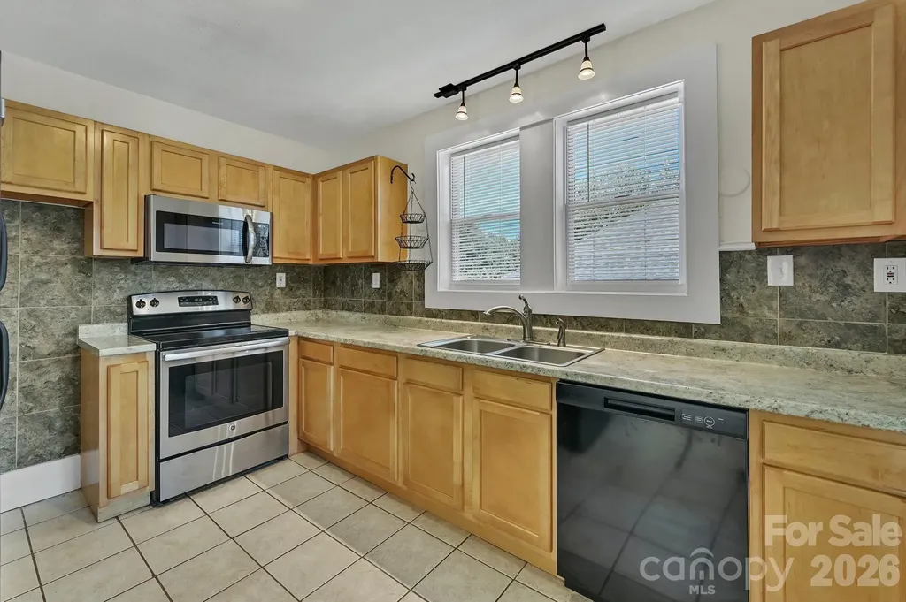 10 Enka Oak Street Candler NC 28715