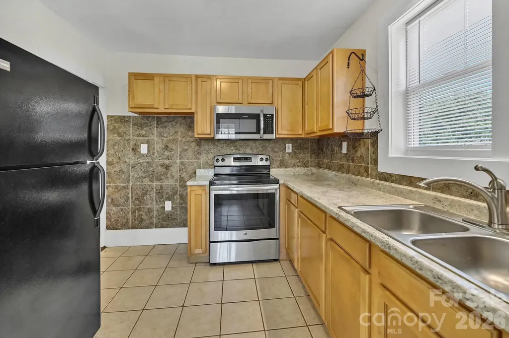 10 Enka Oak Street Candler NC 28715