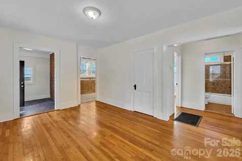 10 Enka Oak Street Candler NC 28715