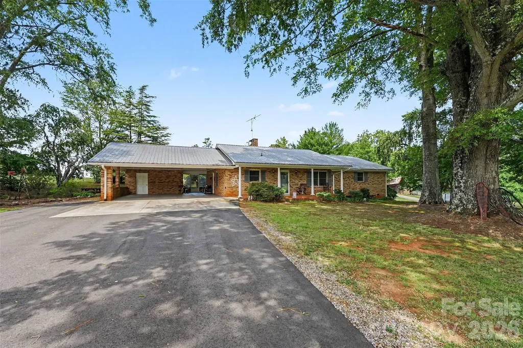 591 Mullis Road Union Grove NC 28689