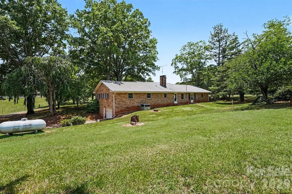 591 Mullis Road Union Grove NC 28689