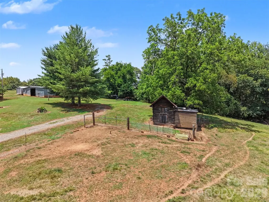 591 Mullis Road Union Grove NC 28689