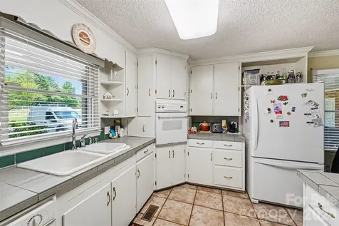 591 Mullis Road Union Grove NC 28689