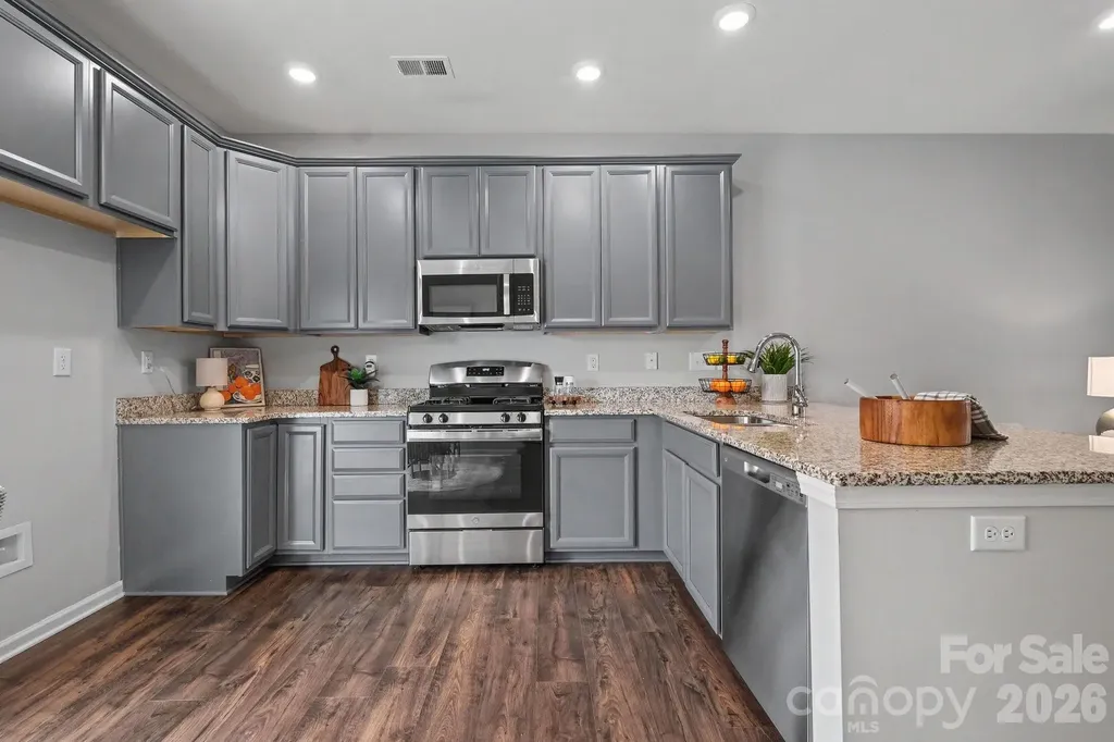 6411 Revolutionary Trail Charlotte NC 28217