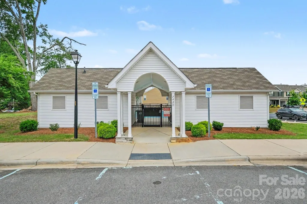 6411 Revolutionary Trail Charlotte NC 28217