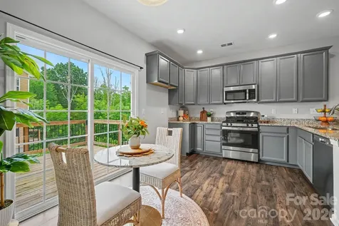 6411 Revolutionary Trail Charlotte NC 28217