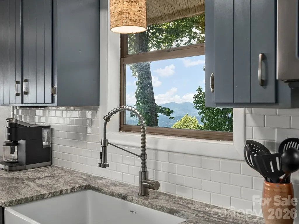 153 Windalier Lane Waynesville NC 28786