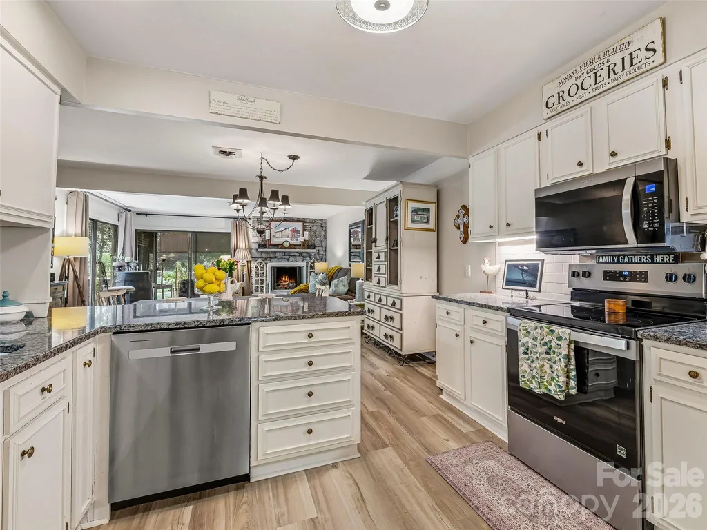 17 Lakemoor Lane Hendersonville NC 28739