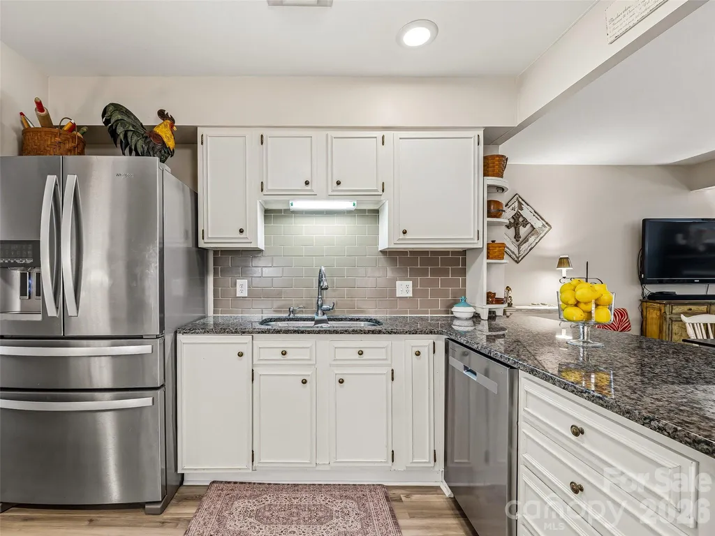 17 Lakemoor Lane Hendersonville NC 28739