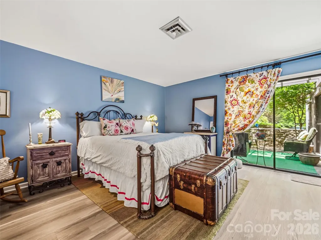 17 Lakemoor Lane Hendersonville NC 28739