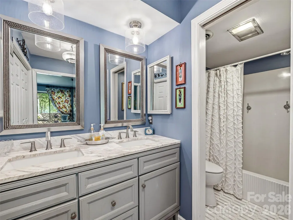 17 Lakemoor Lane Hendersonville NC 28739