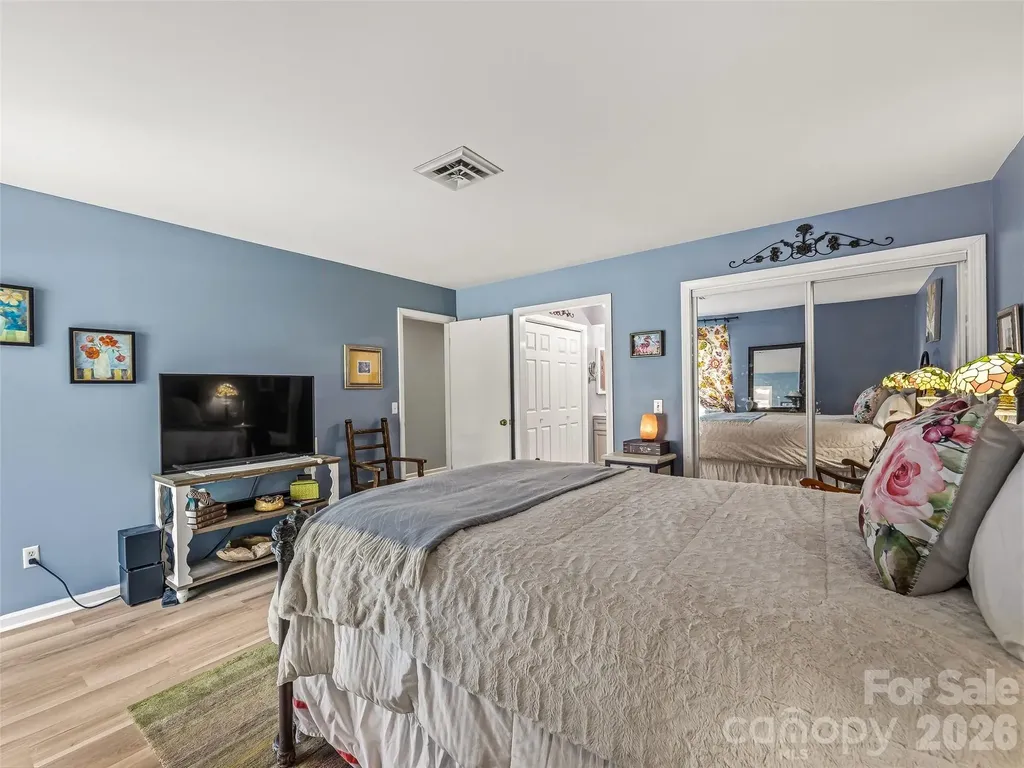 17 Lakemoor Lane Hendersonville NC 28739