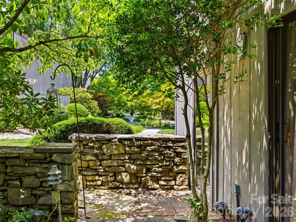 17 Lakemoor Lane Hendersonville NC 28739