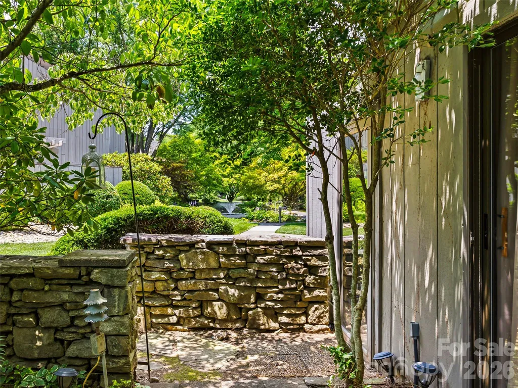 17 Lakemoor Lane Hendersonville NC 28739