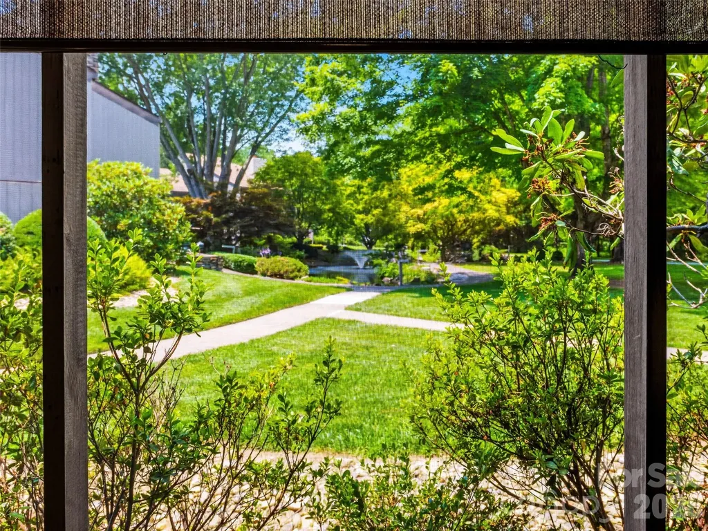 17 Lakemoor Lane Hendersonville NC 28739