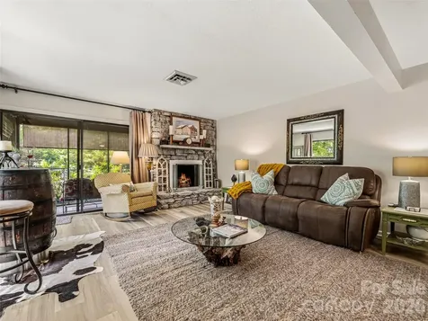 17 Lakemoor Lane Hendersonville NC 28739