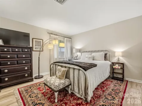 17 Lakemoor Lane Hendersonville NC 28739